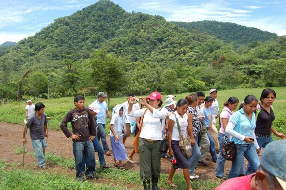 Una camita por las orillas del pueblo Una camita por las orillas del pueblo