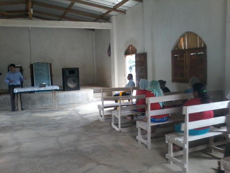 Los hermanos poniendo atención en el taller Los hermanos poniendo atención en el taller