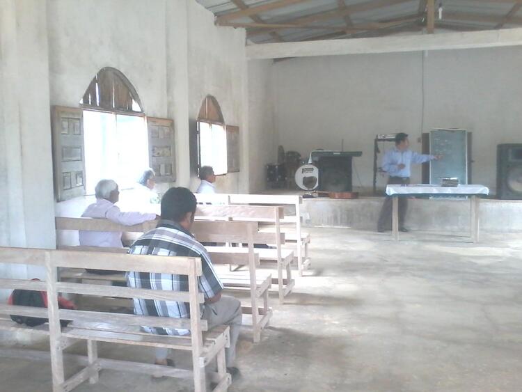 El hermano Hilario dando clase de como se pronuncia algunas palabras en nahuatl El hermano Hilario dando clase de como se pronuncia algunas palabras en nahuatl