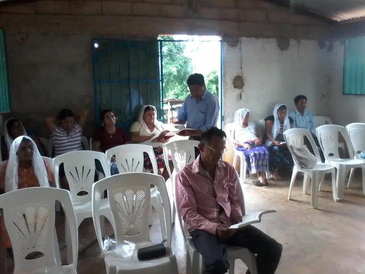Los hermanos participando en la lectura